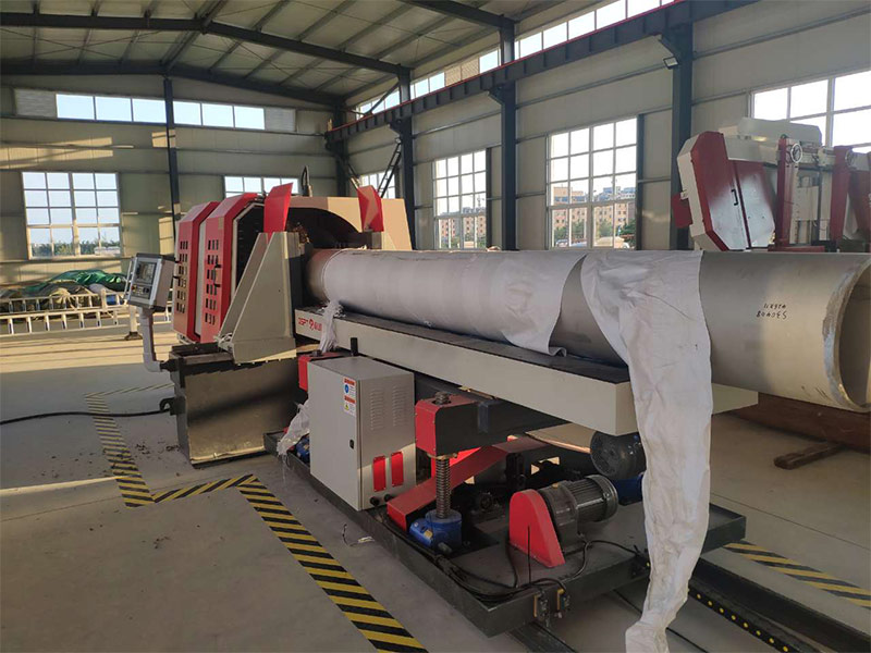 pipe conveying system for end beveling machine 5